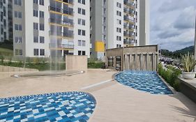 Cómodo Apartamento con parque acuático Acqua Hills-6 personas